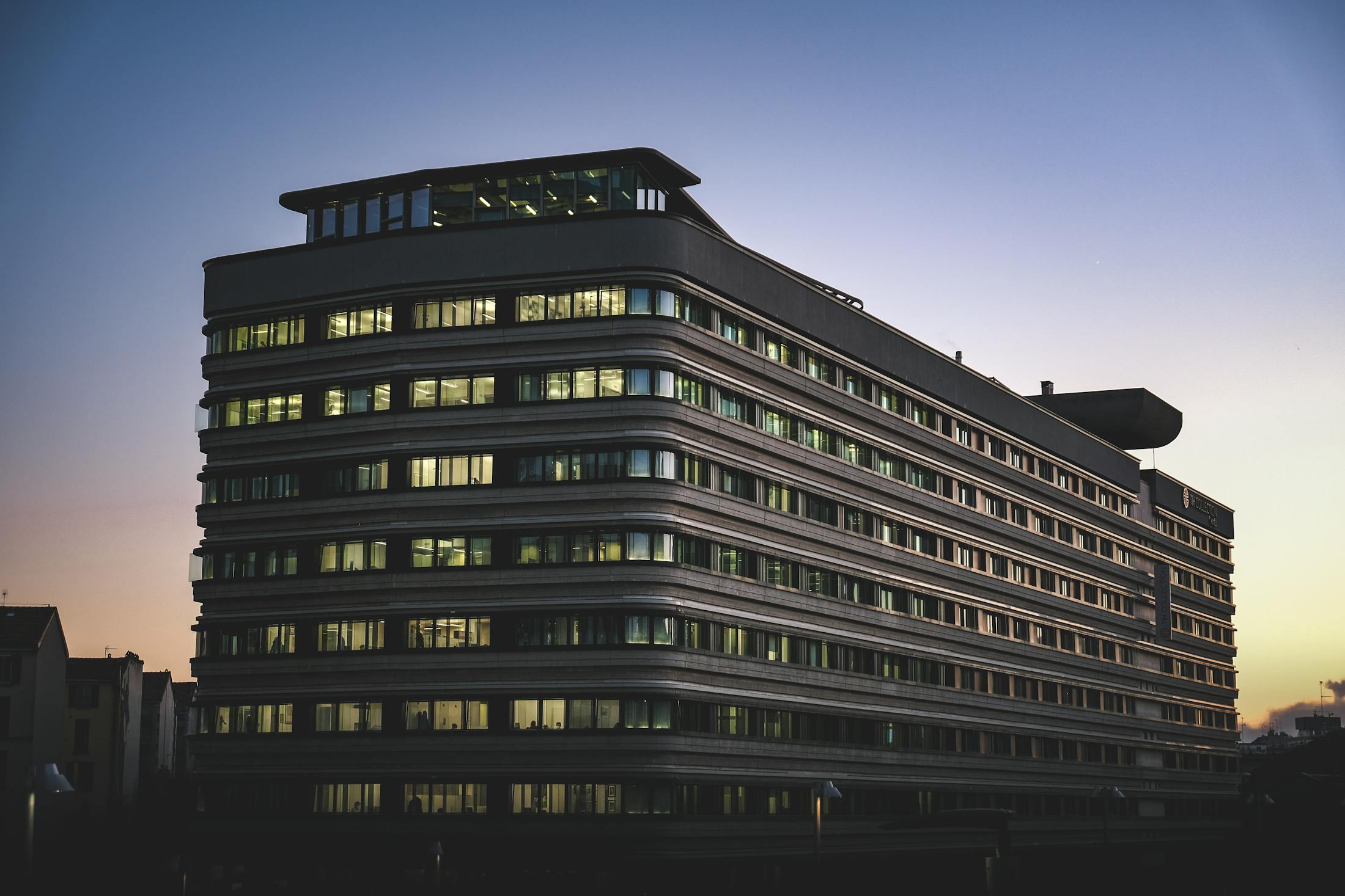 MIRA GROUP Real Estate Office